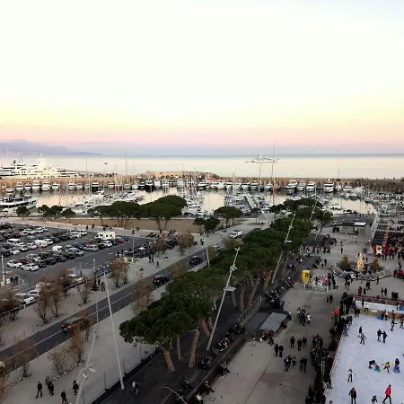 Spacieux Vieil Climatisé 5 Minutes Plages Apartamento Antibes