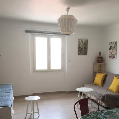 Spacieux Vieil Climatisé 5 Minutes Plages Appartement *