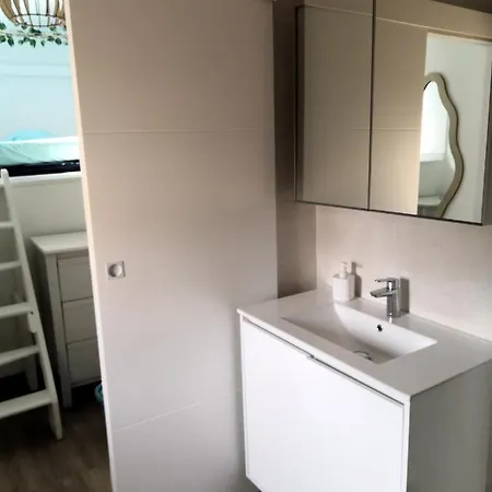 Spacieux Vieil Climatise 5 Minutes Plages Apartment