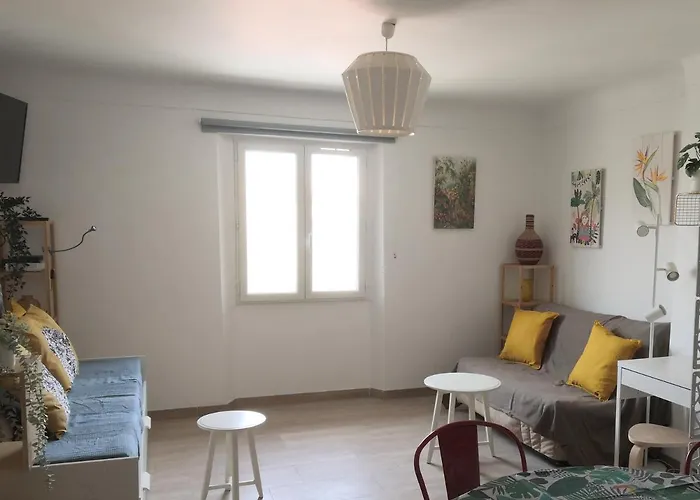 Spacieux Vieil Climatisé 5 Minutes Plages Appartement *