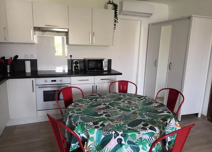 Spacieux Vieil Climatisé 5 Minutes Plages Appartement